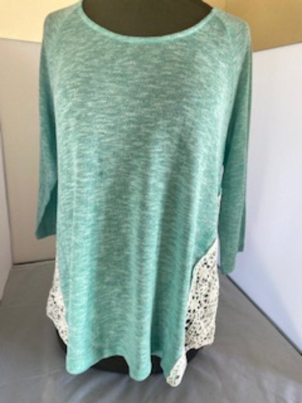 Light Weight Top w Lace Detail
